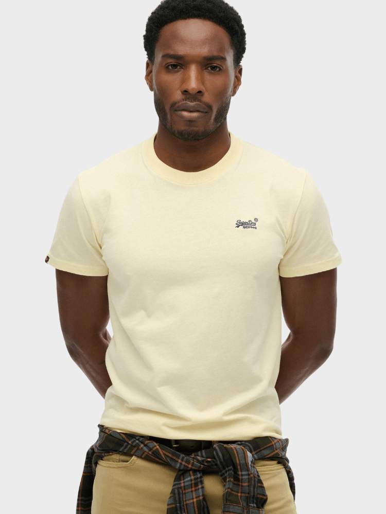 Organic Cotton Essential Logo Tshirt - Herre - Pastel Yellow/Navy - Gumpel & Co