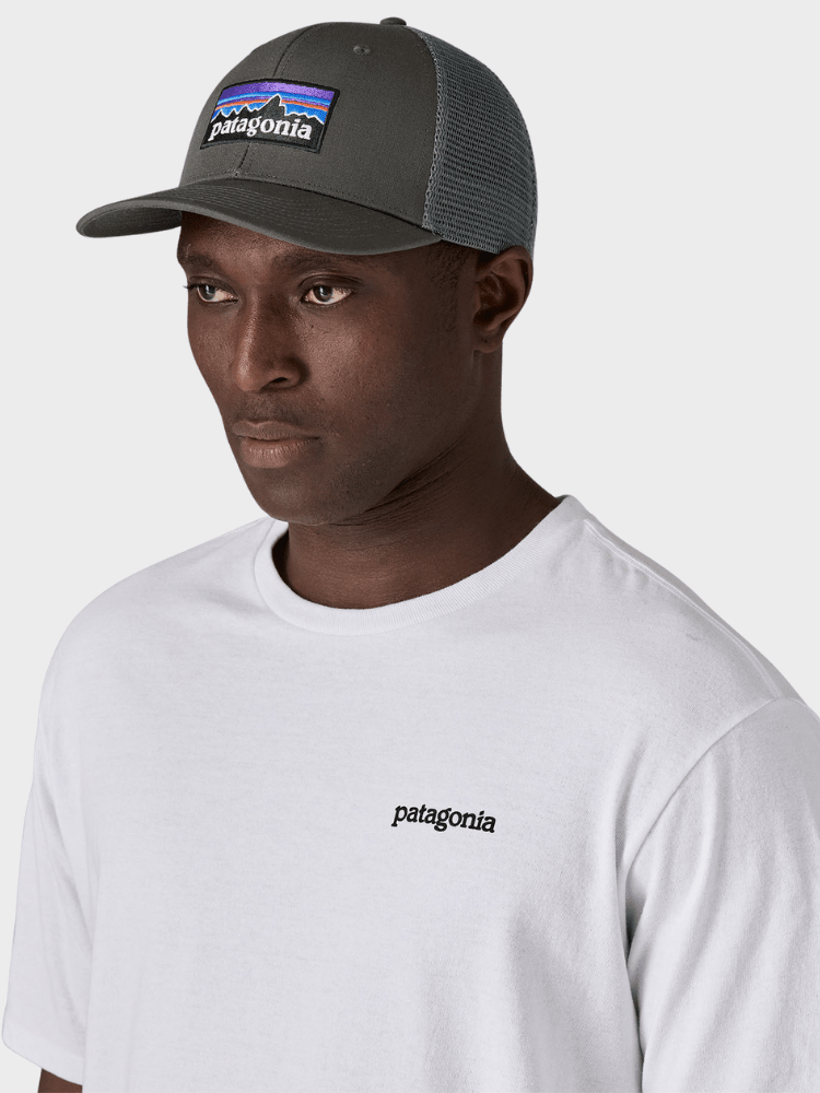 Patagonia P6 Logo Trucker Cap - Unisex - Forge Grey (grå)