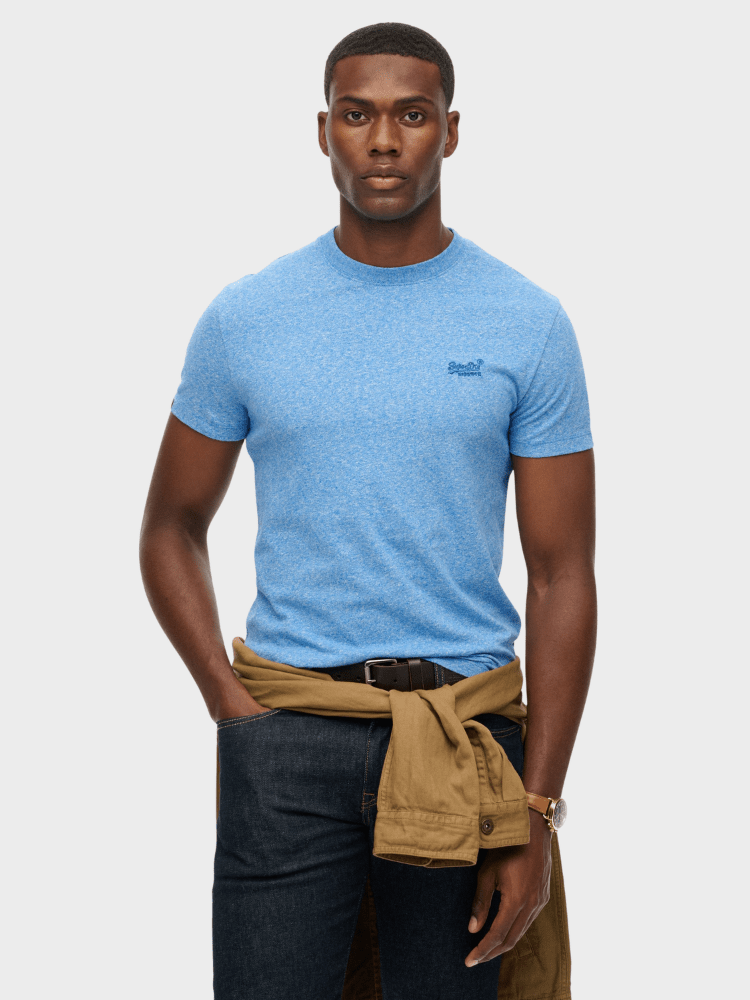 Organic Cotton Essential Logo Tshirt - Herre - Fresh Blue Grit - Gumpel & Co