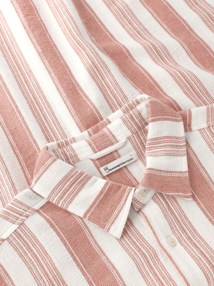 KNOWLEDGE COTTON APPAREL Stribet Skjorte m/korte ærmer - Herre - Red Stripe