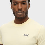 Organic Cotton Essential Logo Tshirt - Herre - Pastel Yellow/Navy - Gumpel & Co