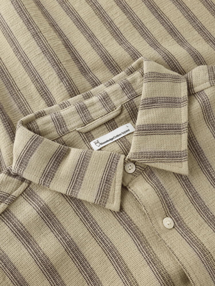 KNOWLEDGE COTTON APPAREL Stribet Skjorte m/korte ærmer - Herre - Beige stripe