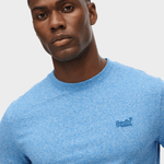 Organic Cotton Essential Logo Tshirt - Herre - Fresh Blue Grit - Gumpel & Co