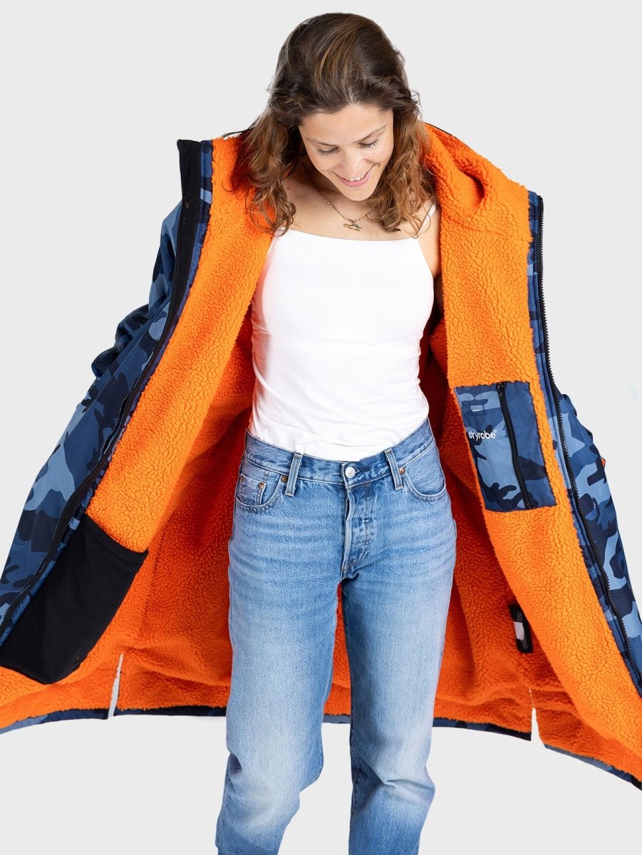 Advance Long Sleeve Surf Poncho - Voksne - Blue Camo/Orange - Gumpel & Co