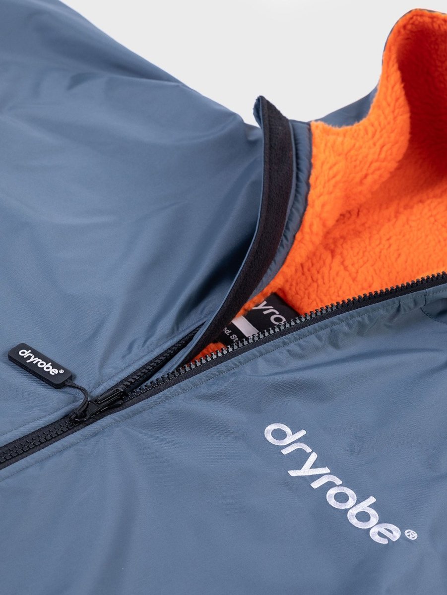 Advance Long Sleeve Surf Poncho - Voksne - Charc Grey/Orange - Gumpel & Co