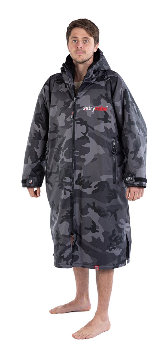 Advance Long Sleeve Surf Poncho - Voksne - Black Camo/Black - Gumpel & Co