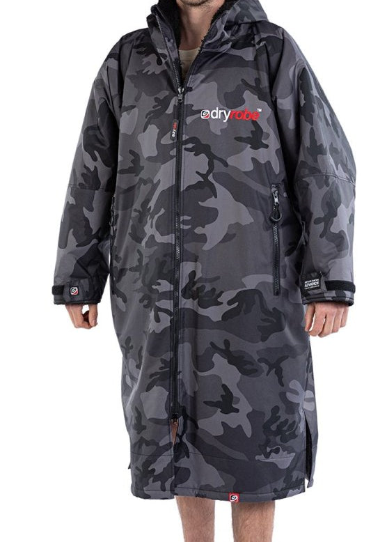 Advance Long Sleeve Surf Poncho - Voksne - Black Camo/Black - Gumpel & Co