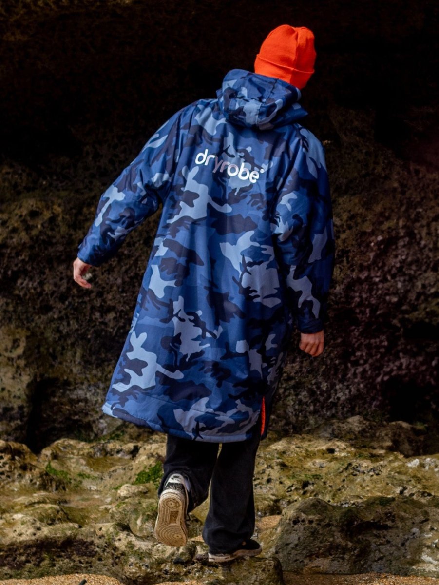 Advance Long Sleeve Surf Poncho - Voksne - Blue Camo/Orange - Gumpel & Co