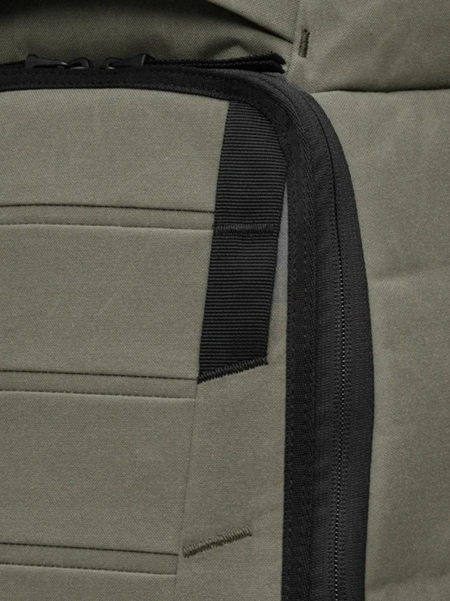 Hugger Backpack 30L - Forest Green - Gumpel & Co