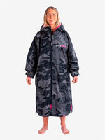 Advance Long Sleeve Surf Poncho | Voksne | Black Camo/Pink