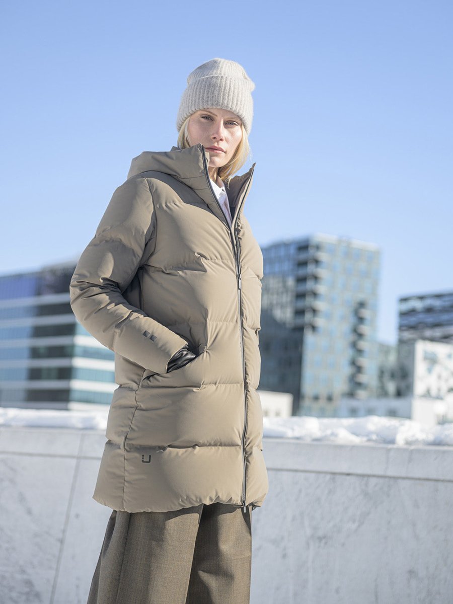 Thundra Dunfrakke - Dame - Dark Sand - Gumpel & Co